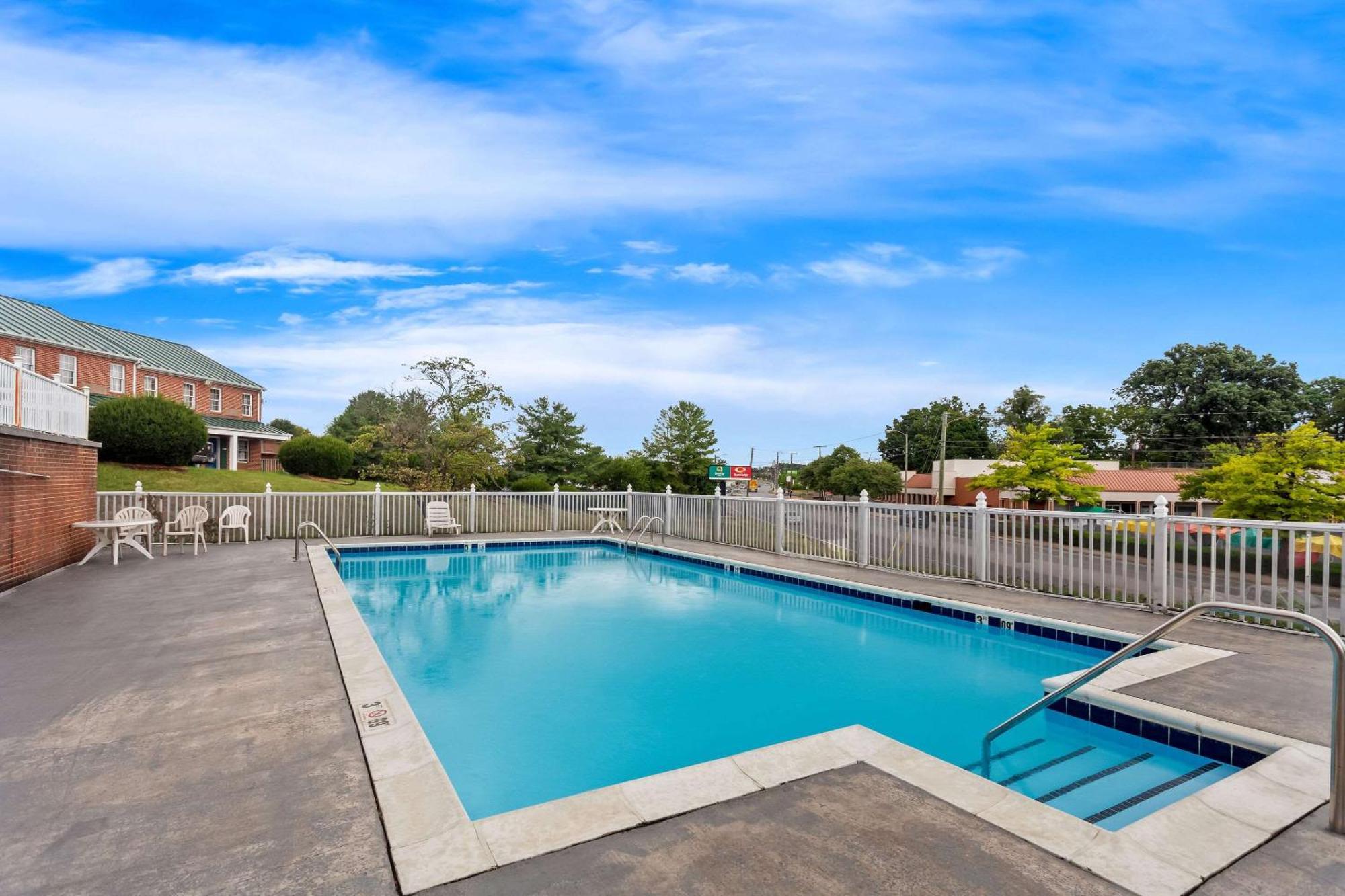 Econo Lodge Waynesboro - Skyline Drive Luaran gambar