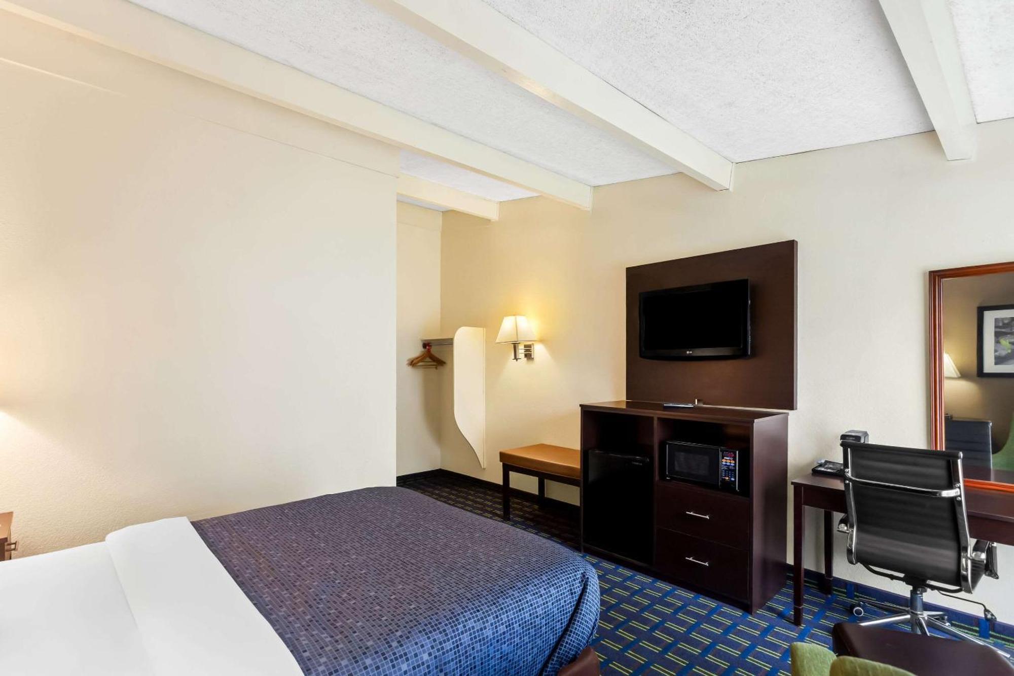 Econo Lodge Waynesboro - Skyline Drive Luaran gambar