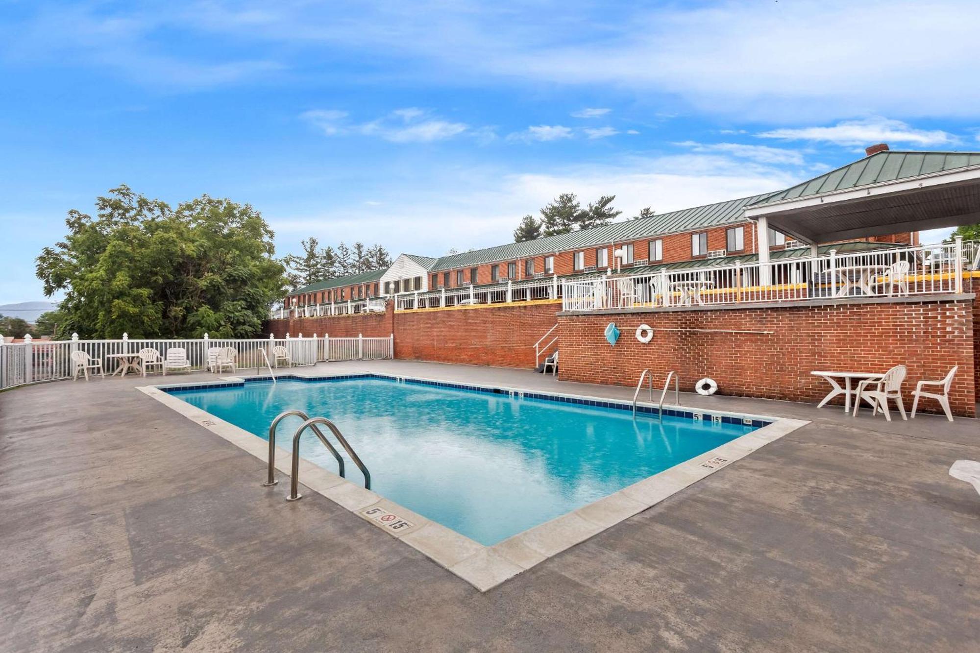 Econo Lodge Waynesboro - Skyline Drive Luaran gambar